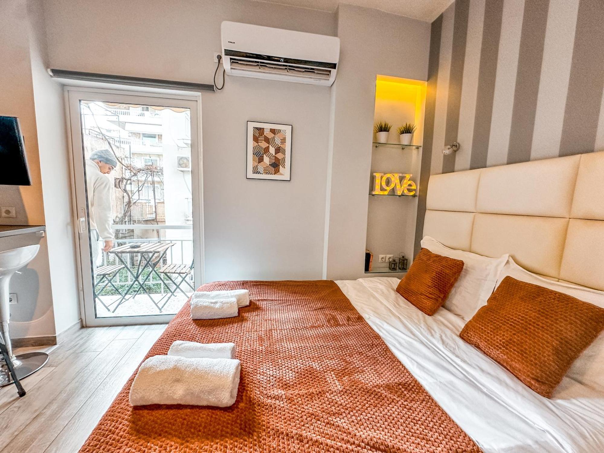 Walk To Markets From A Cozy Studio By Cielo Homes Афины Экстерьер фото